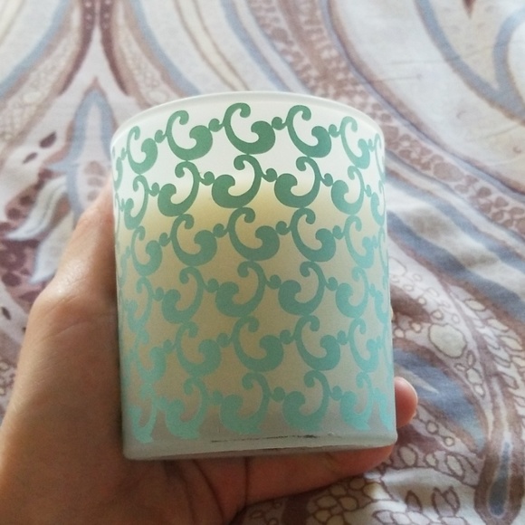 NWT Hallmark Garden Terrace Scented Candle 7 oz. - Picture 4 of 4